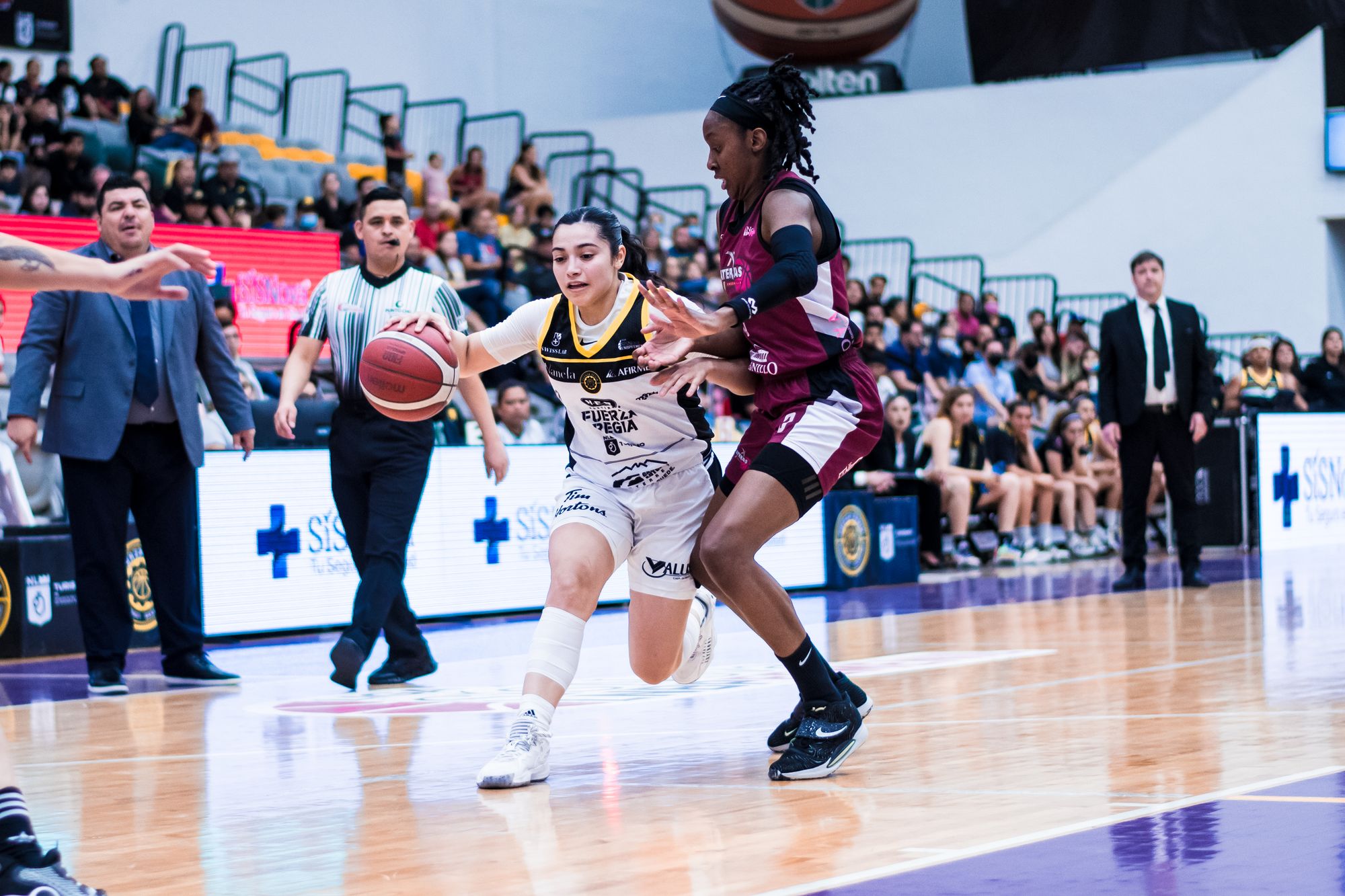 CON EL PIE DERECHO; VENCE FUERZA REGIA FEMENIL A PLATERAS EN INICIO DE PLAYOFFS