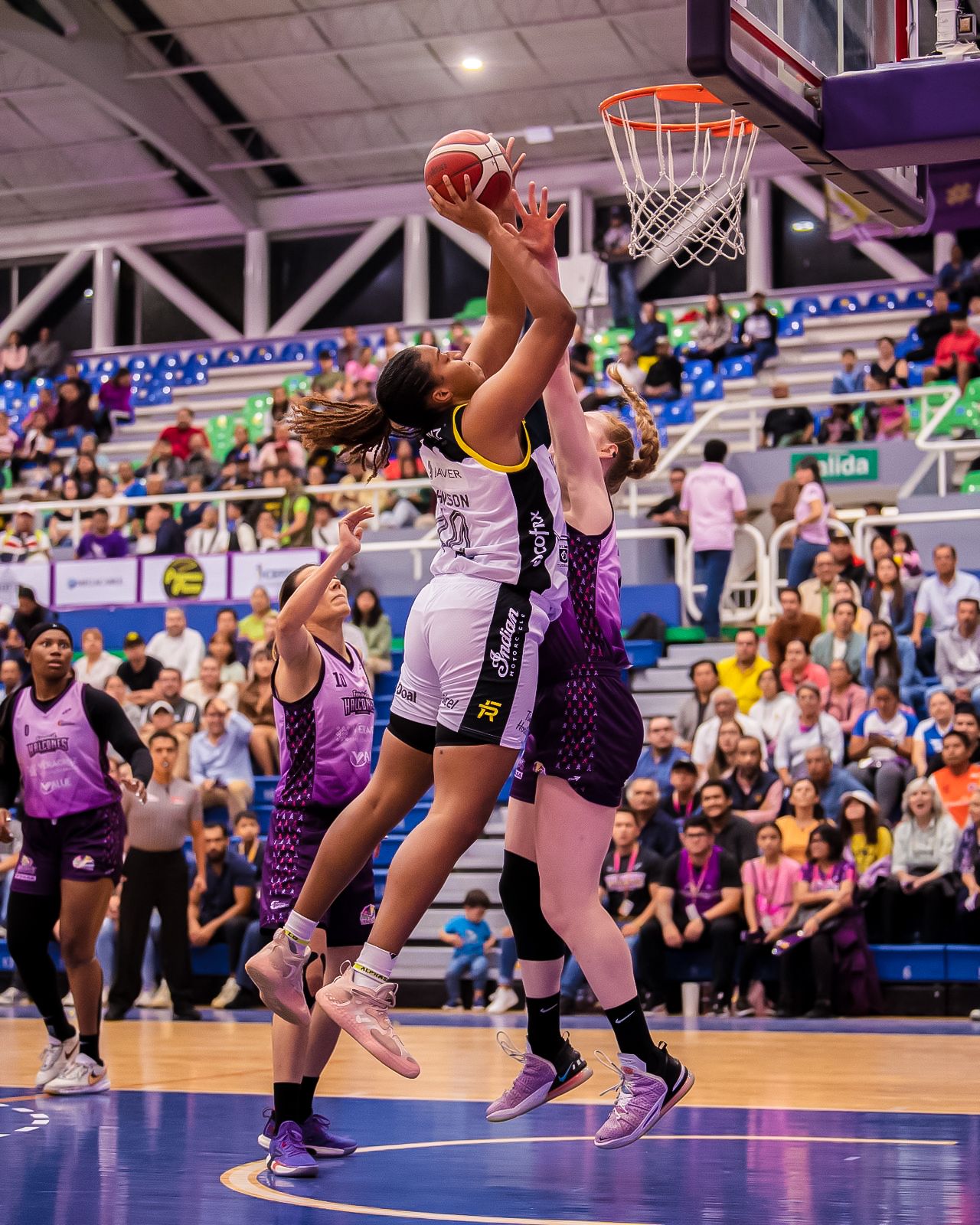 POR EL CAMINO GANADOR; BARRE FUERZA REGIA FEMENIL A HALCONES DE XALAPA FEMENIL