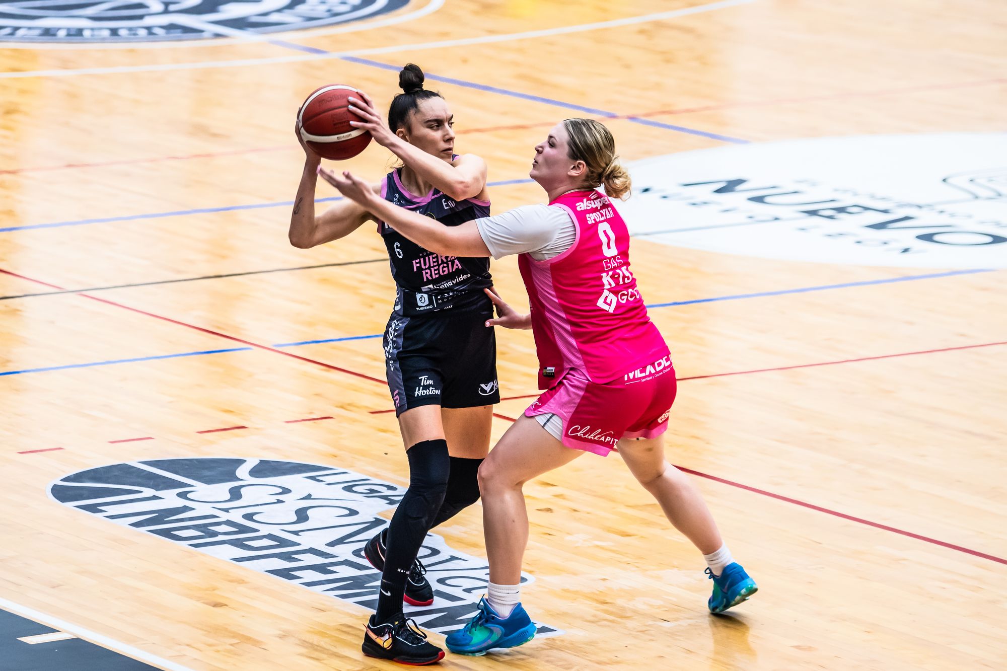 VA FUERZA REGIA FEMENIL ABAJO EN LA SERIE; CAEN CON ADELITAS EN EL JUEGO 3