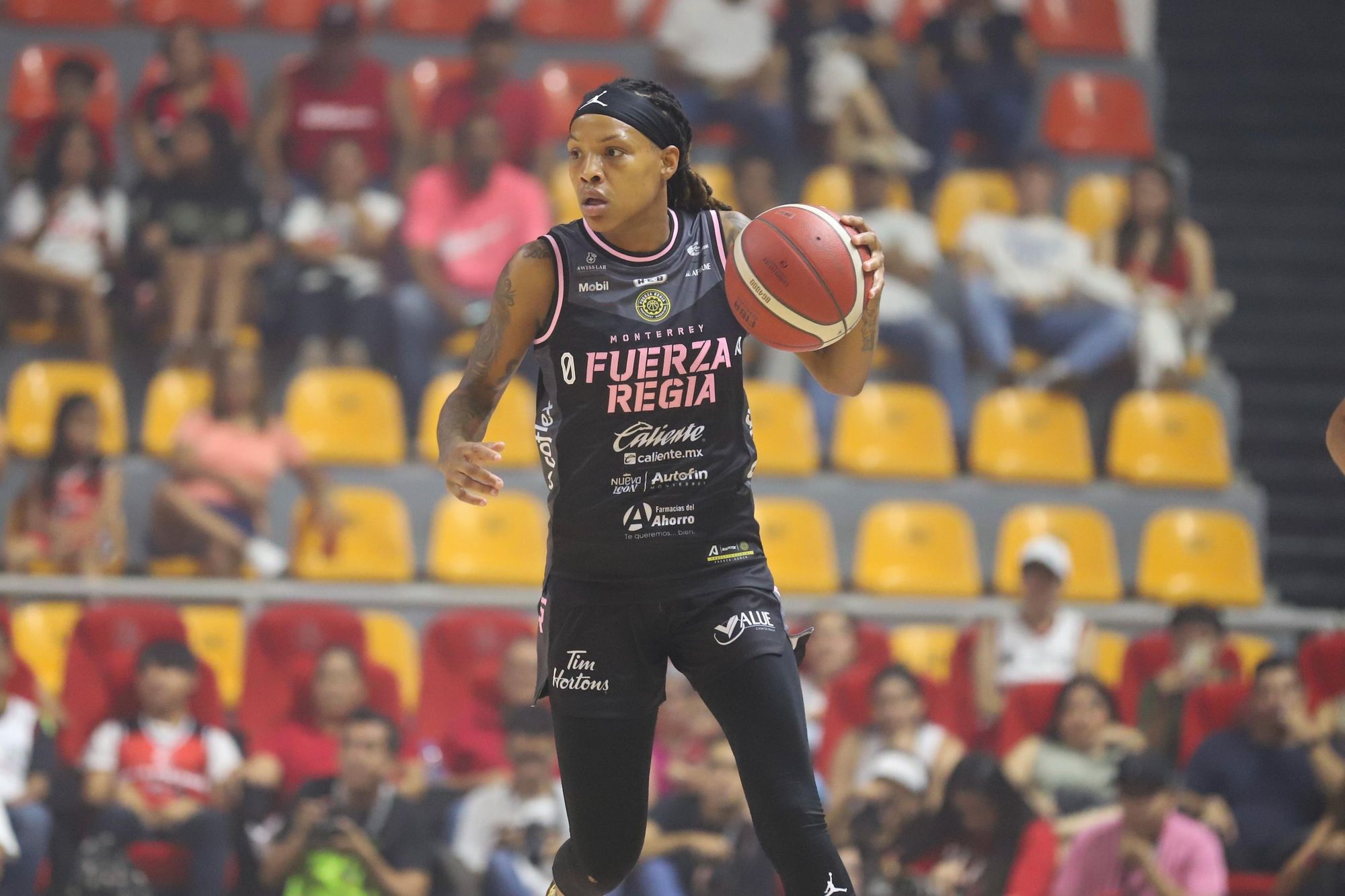 DELICIA WASHINGTON LIDERA REMONTADA DE FUERZA REGIA