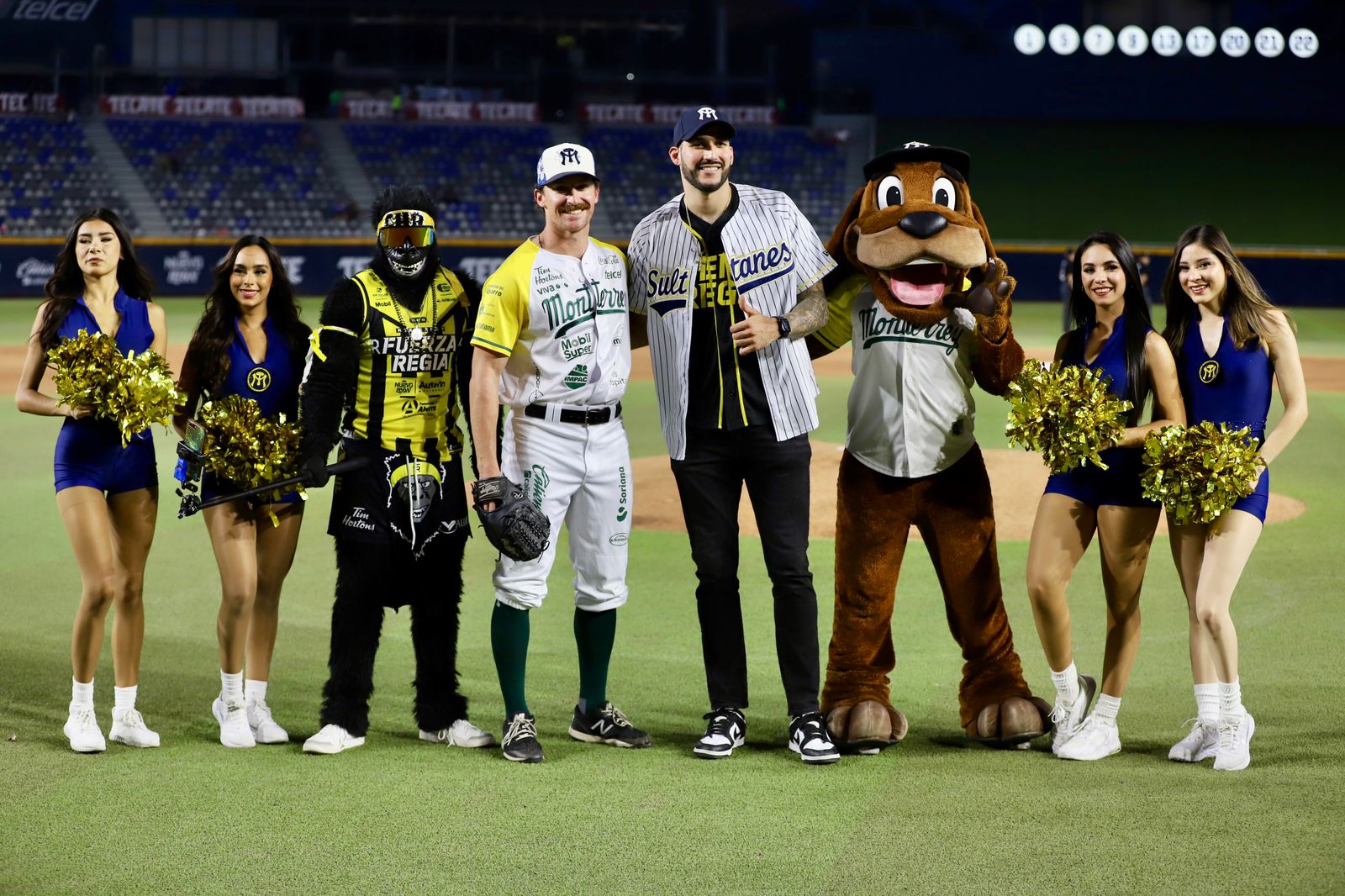 Homenajea Sultanes a Jonathan Machado