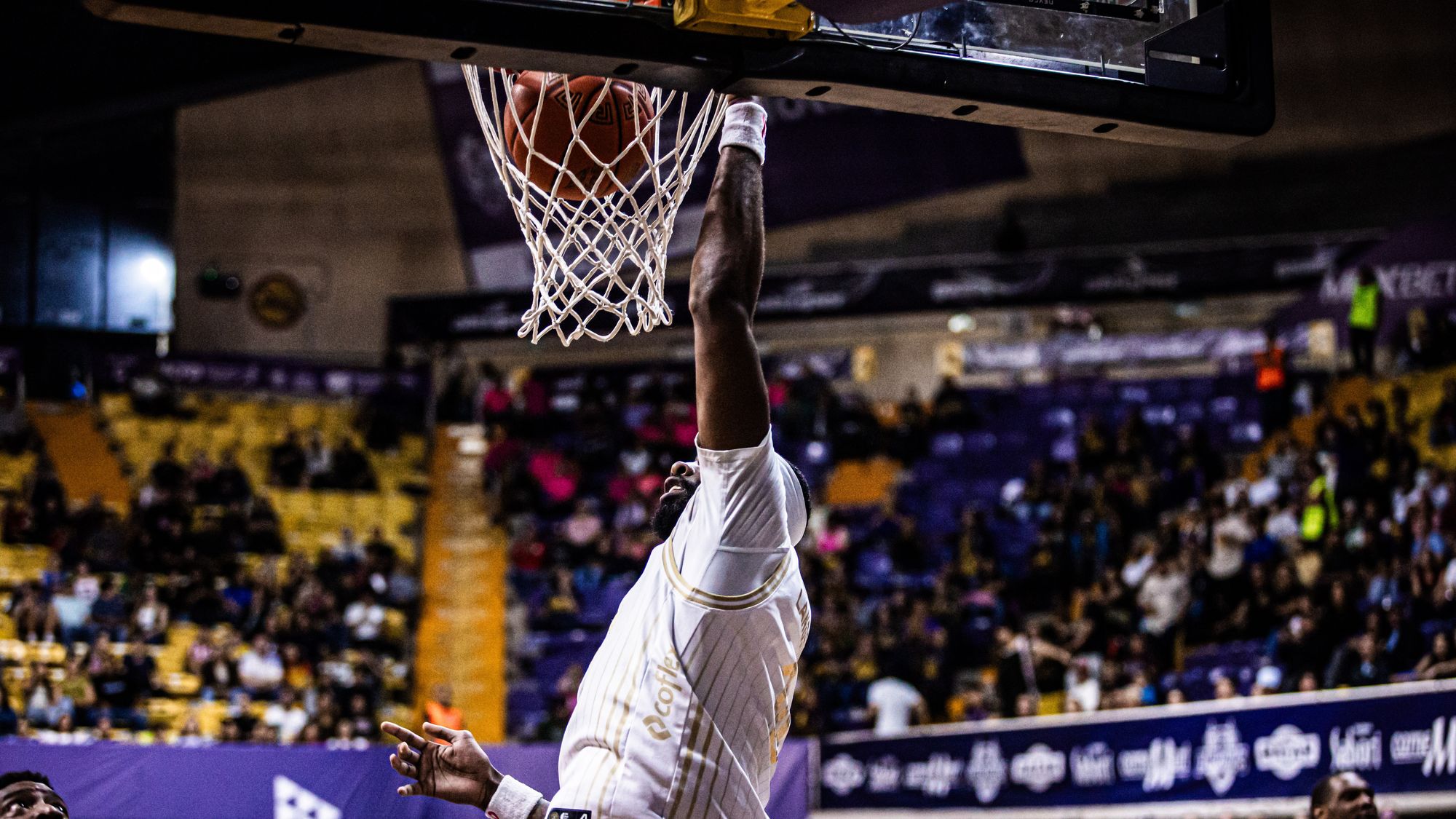 FUERZA REGIA MANTIENE LA VENTAJA EN SEMIFINALES DE ZONA Y LA SERIE CONTINÚA EN CHIHUAHUA